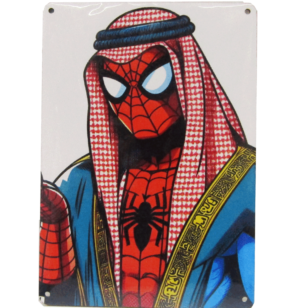 تابلو چوبی اسپایدر من چفیه به سر چوبی نما نزدیک